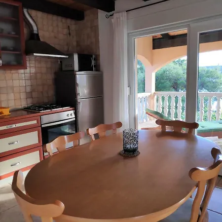 Punta Blava: Beachfront Family Retreat With Sea Views Apartment Obrovac
