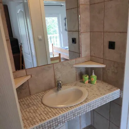 Punta Blava - Beachfront Family With Sea View - No Pets Allowed Apartment Obrovac