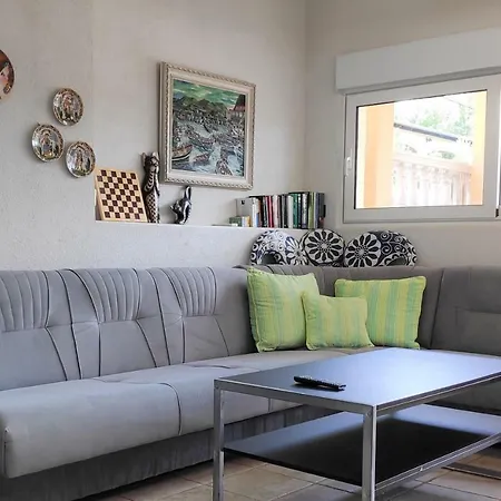 Apartment Punta Blava: Beachfront Family Retreat With Sea Views *
