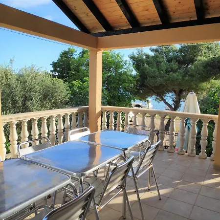 Punta Blava: Beachfront Family Retreat With Sea Views Apartment *