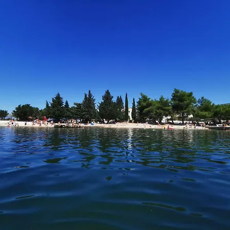 Punta Blava: Beachfront Family Retreat With Sea Views Obrovac