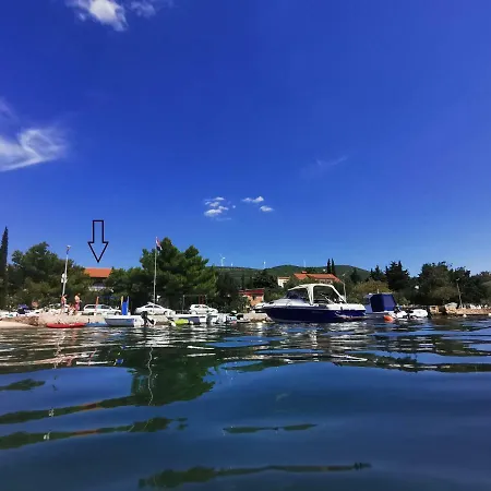 Punta Blava: Beachfront Family Retreat With Sea Views Obrovac