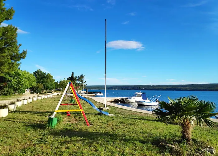 Villa PUNTA BLAVA, beach-front, sea-view, large terraces, internet, Netflix, ideal for quiet vacation Apartamento Obrovac