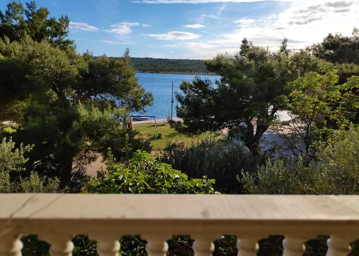 Apartamento Villa PUNTA BLAVA, beach-front, sea-view, large terraces, internet, Netflix, ideal for quiet vacation