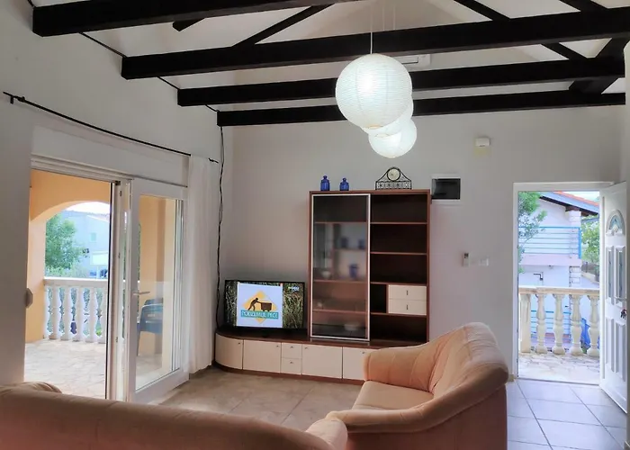 Villa PUNTA BLAVA, beach-front, sea-view, large terraces, internet, Netflix, ideal for quiet vacation Apartamento *