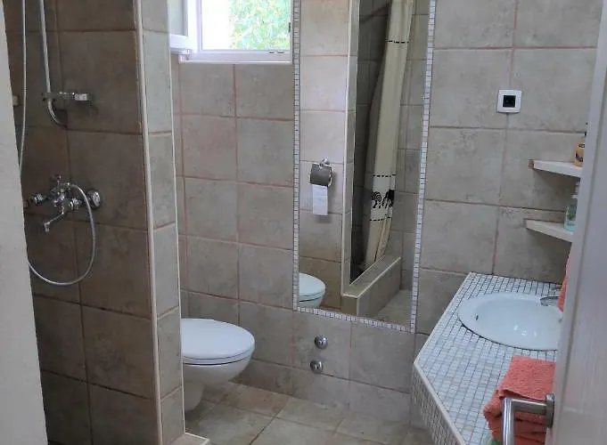 Villa PUNTA BLAVA, beach-front, sea-view, large terraces, internet, Netflix, ideal for quiet vacation Apartamento *