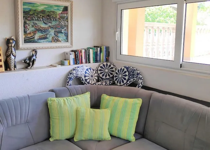 Villa PUNTA BLAVA, beach-front, sea-view, large terraces, internet, Netflix, ideal for quiet vacation *