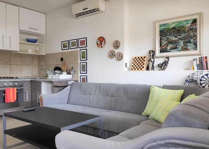 Villa PUNTA BLAVA, beach-front, sea-view, large terraces, internet, Netflix, ideal for quiet vacation Apartamento Obrovac