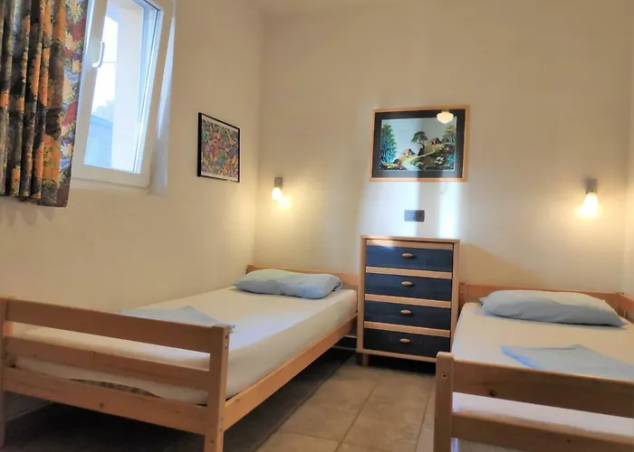 Villa PUNTA BLAVA, beach-front, sea-view, large terraces, internet, Netflix, ideal for quiet vacation Obrovac
