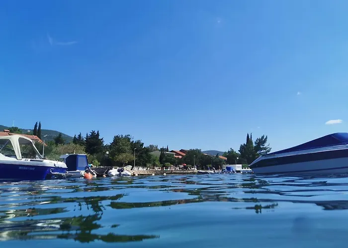 Villa PUNTA BLAVA, beach-front, sea-view, large terraces, internet, Netflix, ideal for quiet vacation