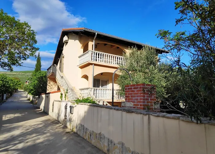 Villa PUNTA BLAVA, beach-front, sea-view, large terraces, internet, Netflix, ideal for quiet vacation Apartamento