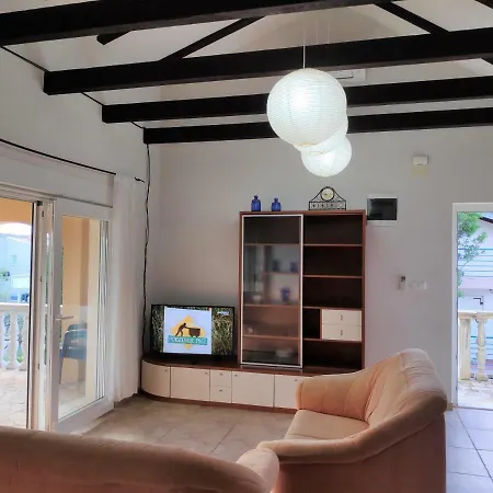 Villa PUNTA BLAVA, beach-front, sea-view, large terraces, internet, Netflix, ideal for quiet vacation Apartamento *