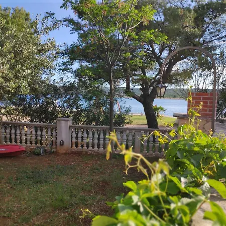 Punta Blava - Beachfront Family With Sea View - No Pets Allowed أوبروفاتش