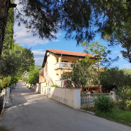 Apartamento Villa PUNTA BLAVA, beach-front, sea-view, large terraces, internet, Netflix, ideal for quiet vacation *