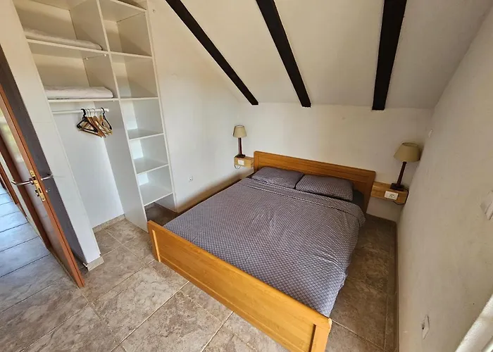 Apartamento Villa PUNTA BLAVA, beach-front, sea-view, large terraces, internet, Netflix, ideal for quiet vacation *