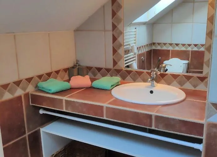 Villa PUNTA BLAVA, beach-front, sea-view, large terraces, internet, Netflix, ideal for quiet vacation * Obrovac