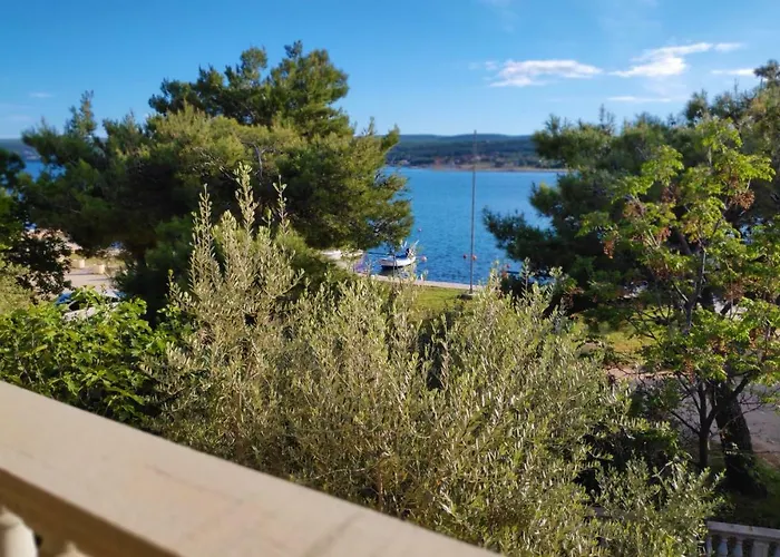 Villa PUNTA BLAVA, beach-front, sea-view, large terraces, internet, Netflix, ideal for quiet vacation