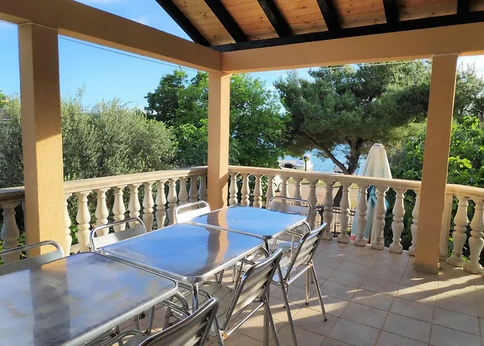 Villa PUNTA BLAVA, beach-front, sea-view, large terraces, internet, Netflix, ideal for quiet vacation Apartamento *